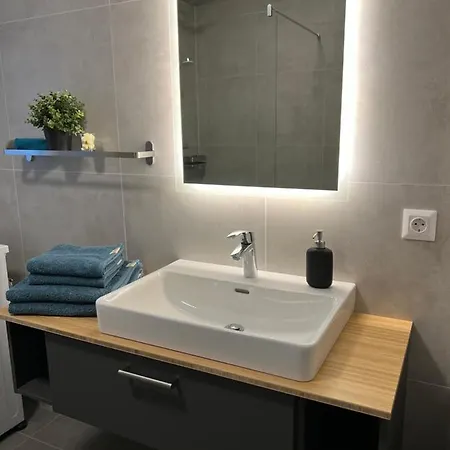 Mit Seeblick - Ossiacher Gerlitzen アパート