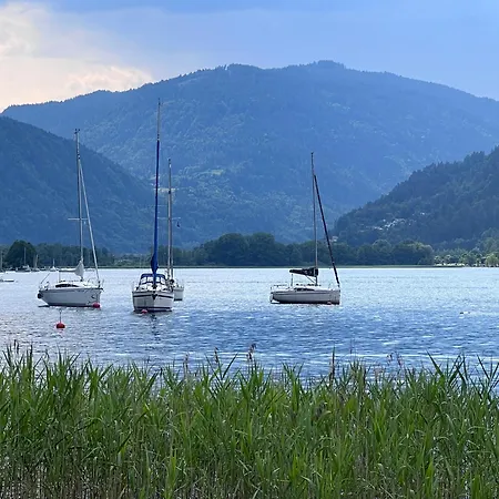 Mit Seeblick - Ossiacher Gerlitzen アパート